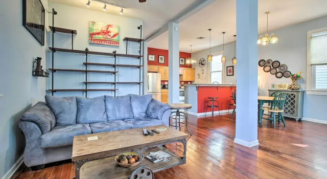 5 Mi to Bourbon Street: Central Nola Home, Забронировать Дом для отпуска Новый Орлеан Луизиана, рядом с Carrollton Shopping Center