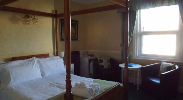 The Millbrook B & B, Book Hotel Hoteller i Torquay med parkering, nær Torre Abbey, Parkering