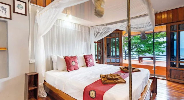 Семейное бунгало с балконом и с видом на море Taatoh Seaview Resort - SHA Plus