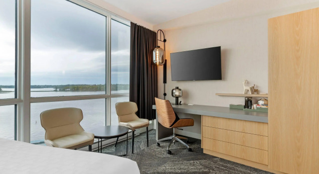 Четырёхместный номер Standard Clarion Lakeside Inn & Conference Centre