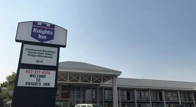 Knights Inn Lethbridge, Rezerwuj Hotel Hotele w Southern Alberta z parkingiem, Parking