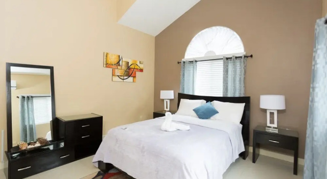 The Country Club Villa II, Reserva ahora Villa Hoteles de 3 estrellas en Portmore, 3*