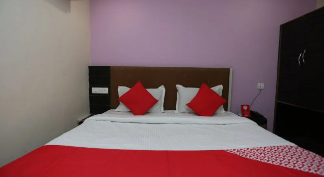 OYO 27016 Hotel Sai Siddhi