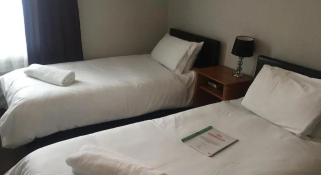 Трёхместный номер Standard Albert and Victoria Hotel