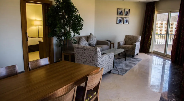 Люкс с видом на бассейн Tolip Taba Resort And Spa