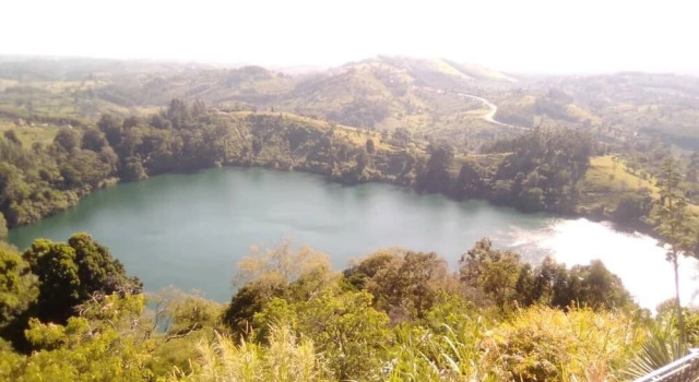 Семейный коттедж с балконом Top of the World Lodges Fort Portal