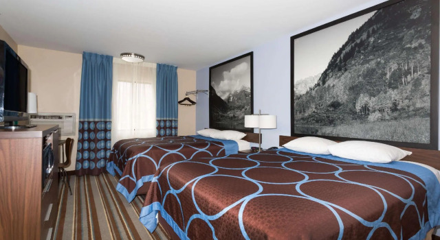 Четырёхместный номер Standard Super 8 by Wyndham Longmont/Twin Peaks