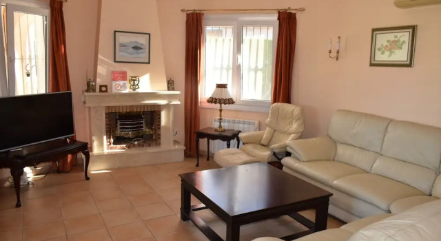 Ch1900 in Oliva With 4 Bedrooms and 3 Bathrooms