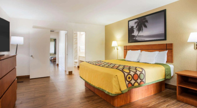 Двухместный люкс c 1 комнатой Super 8 by Wyndham North Palm Beach