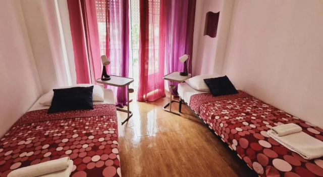Mini Hostel in Lisbon, Забронировать Хостел Недорогие отели Лиссабона, рядом с Авенида-ди-Рома, недорого