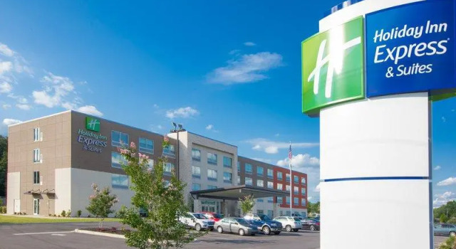 Кровать в общем номере Holiday Inn Express & Suites Greenwood Mall by IHG