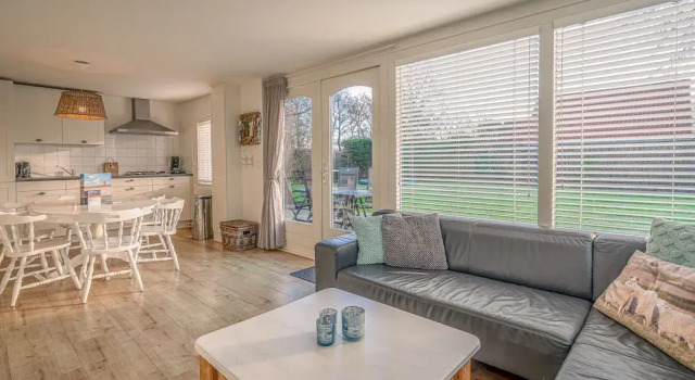 Cozy Detached Bungalow for 4 Persons