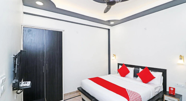 OYO 29423 03 Townhouse Inn