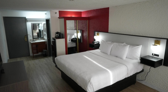 Clarion Hotel Broken Arrow - Tulsa, Buchen Sie Hotel Broken Arrow Oklahoma