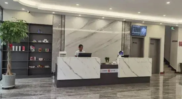 Hualu Select Hotel (Southern Wofo Temple Branch), Prenota Hotel Hotel a Shandong con parcheggio, Parcheggio