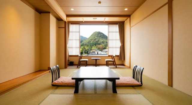 Номер Standard с видом на сад Hotel Hoho "A hotel overlooking the Echigo Plain and the Yahiko mountain range" formerly Hotel Oohashi Yakata-no-Yu
