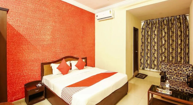 OYO 18302 Pride Banjara, Rezerwuj Hotel Banjara Hills 