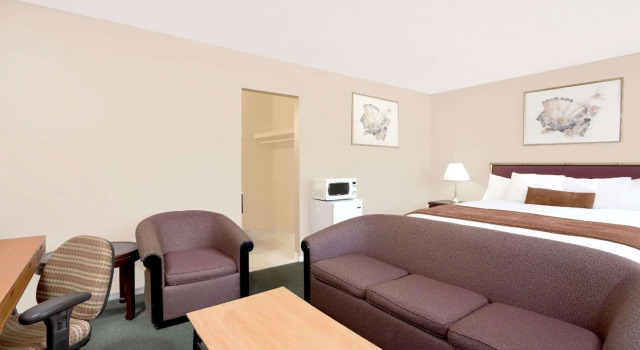 Двухместный номер Standard Howard Johnson by Wyndham Downtown Kamloops