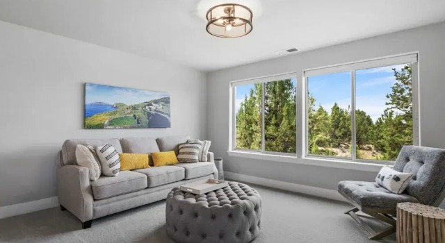 Dara Work-Friendly Modern Irish Farmhouse with Mountain View by RedAwning, Book Hotel Bend Bachelor