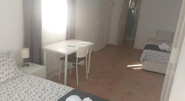 C&BLOLA - Habitacion independiente con baño privado y aire acondicionado - Minimo 3 dias