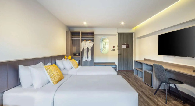 Двухместный номер Deluxe с видом на бассейн SureStay by Best Western Iconic Ari-Jatujak