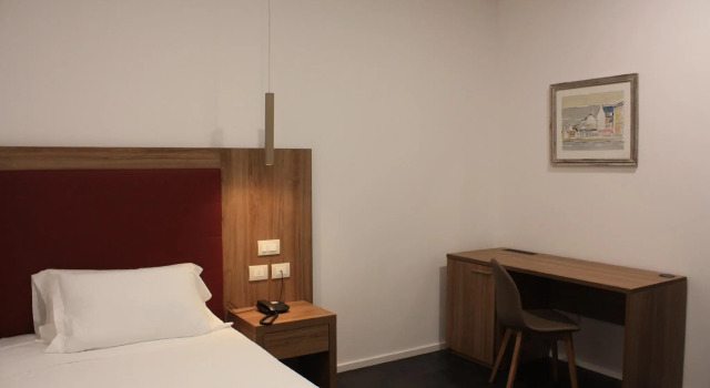 Одноместный номер Standard V Hotel