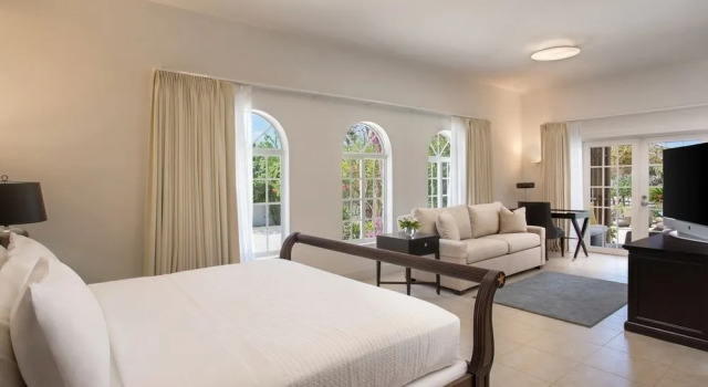 Le Soleil d'Or, Book Hotel The Moorings Cayman Brac