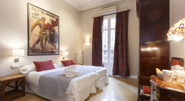 Кровать в общем номере AinB B&B Born-Via Laietana