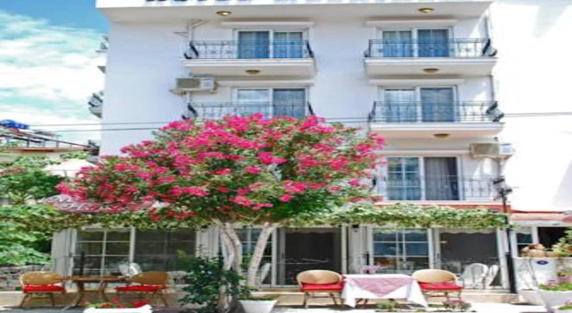 Melaike Otel, Rezerwuj Hotel Hotele w Foca z parkingiem, Parking
