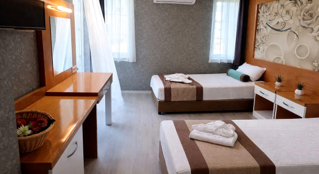 Anita Kemer Noch Hotel
