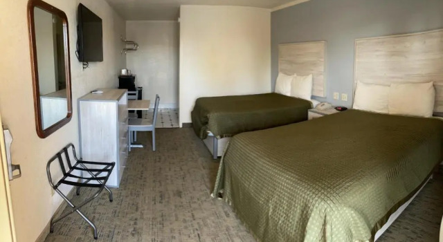 Четырёхместный номер Standard Antlers Budget Inn