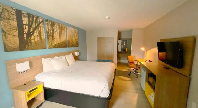 Номер Standard Days Inn by Wyndham Raleigh Glenwood-Crabtree
