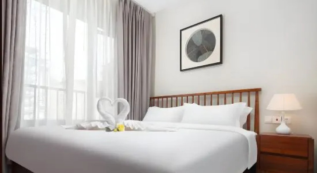 Семейный люкс с 2 комнатами с балконом и с видом на город Nice Hotel