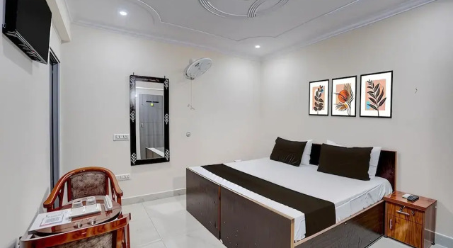 Люкс Classic Hotel O Jagdamba Homestay Hotel & Guest House