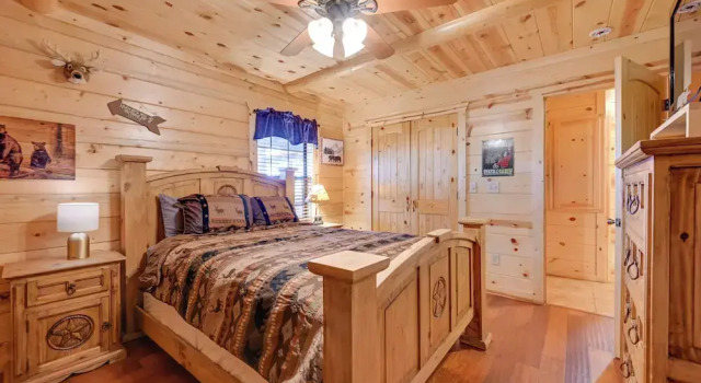 Broken Bow Cabin w/ Hot Tub & Deck - 4 Mi to Lake!, Boek Hotel Broken Bow Oklahoma