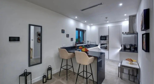 Durrani Homes - Arabian luxury at Souk Al Bahar besides Burj Khalifa & Dubai Mall, Забронировать Апартаменты/квартира Дубай Эмират Дубай, рядом с Станция метро Burj Khalifa