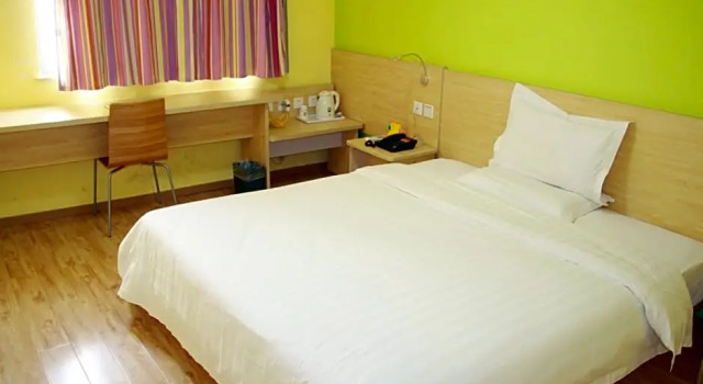 Двухместный номер Standard 7 Days Inn Guangzhou Jiangxia Metro Branch