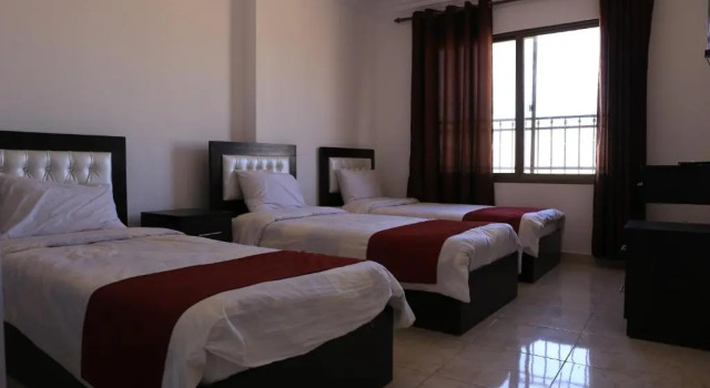 Habitación triple Estándar con vista a la ciudad Weekend Hotel