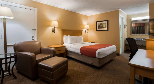Двухместный номер Standard SureStay Plus by Best Western Covington