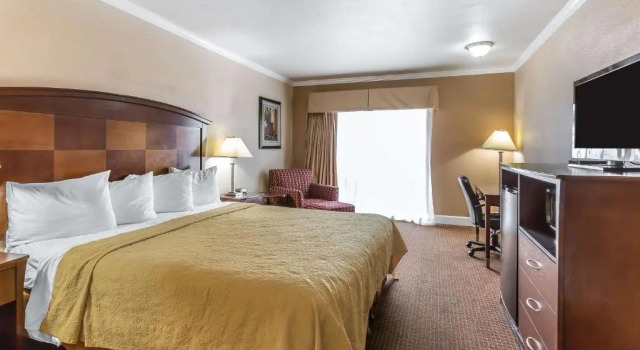 Номер Standard с красивым видом из окна Quality Inn near Hearst Castle