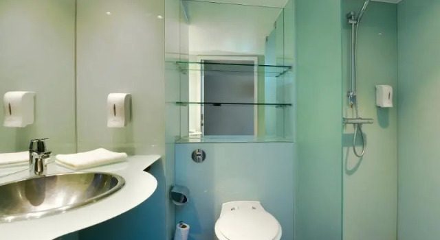 Номер Standard Travelodge Milton Keynes The Hub Hotel