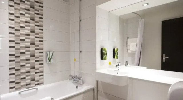 Трёхместный семейный номер Standard Premier Inn Bristol South