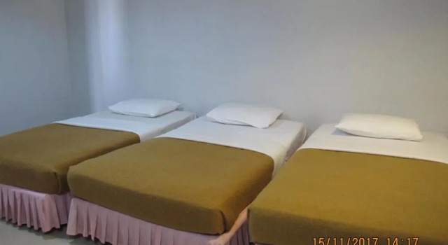 Трёхместный номер Standard с балконом Tongpoon Hotel