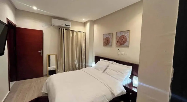 Luxury Two-room Apartment, Boek Appartement Cocody 