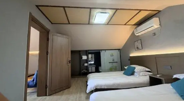 Люкс Jiuhuashan Jiushe Zizai Courtyard Homestay (On the Jiuhua Mountain Roushen Baodian)