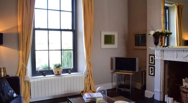 2 Bedroom Townhouse In Dublin City Centre, Забронировать Дом для отпуска Виллы Дублина, рядом с Irish Houses of Parliament, Вилла