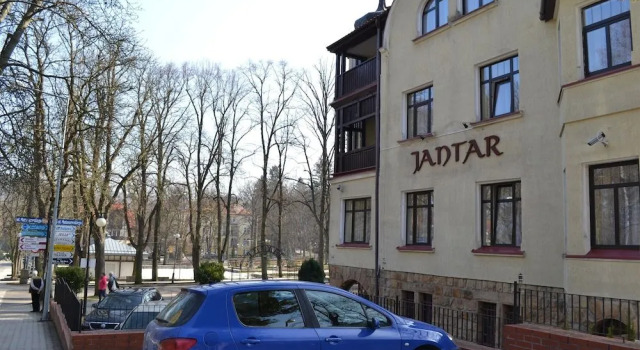Jantar, Забронировать Отель Отели Поляница-Здруй с парковкой, рядом с Polanica Zdroj Train Station, Парковка