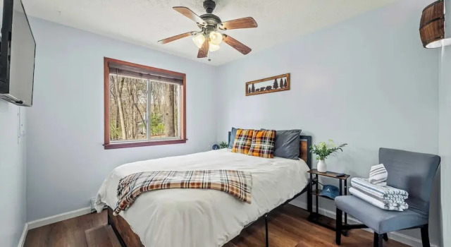 Access to Private Lake, Pools, & Sports Complex Fire Pit Foxden by Avantstay, Book Feriehus Stroudsburg 