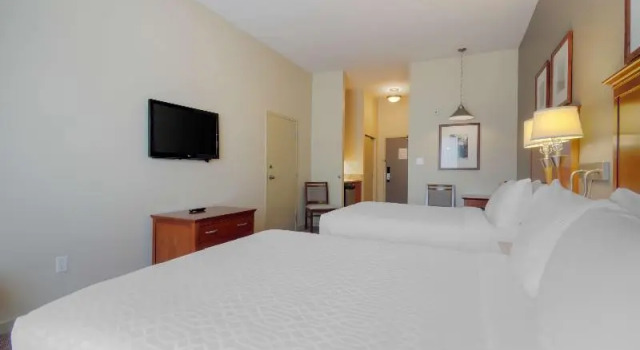 Четырёхместный номер Standard с балконом Best Western PLUS Chemainus Inn