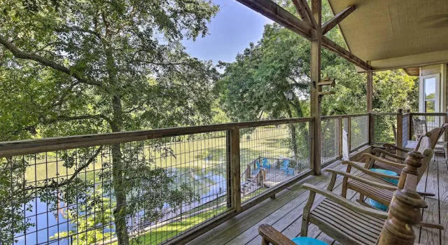 Family Retreat on Guadalupe River: 2 Living Areas!, 预订 度假屋 塞金 Greater San Antonio